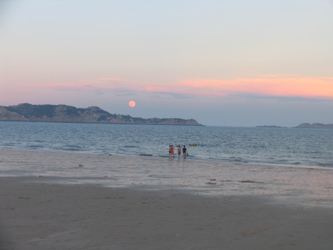 平潭坛南湾月出