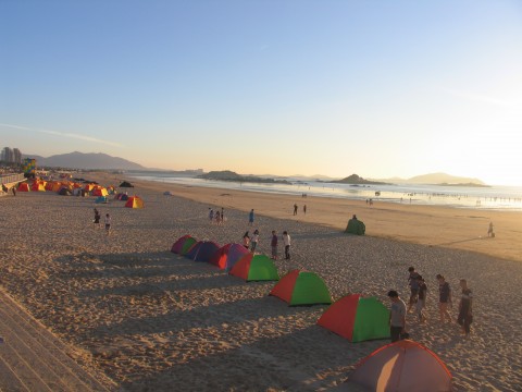 平潭龙凤头海滨露营的帐篷